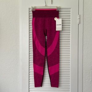 NWT VS PINK Sport Leggings
